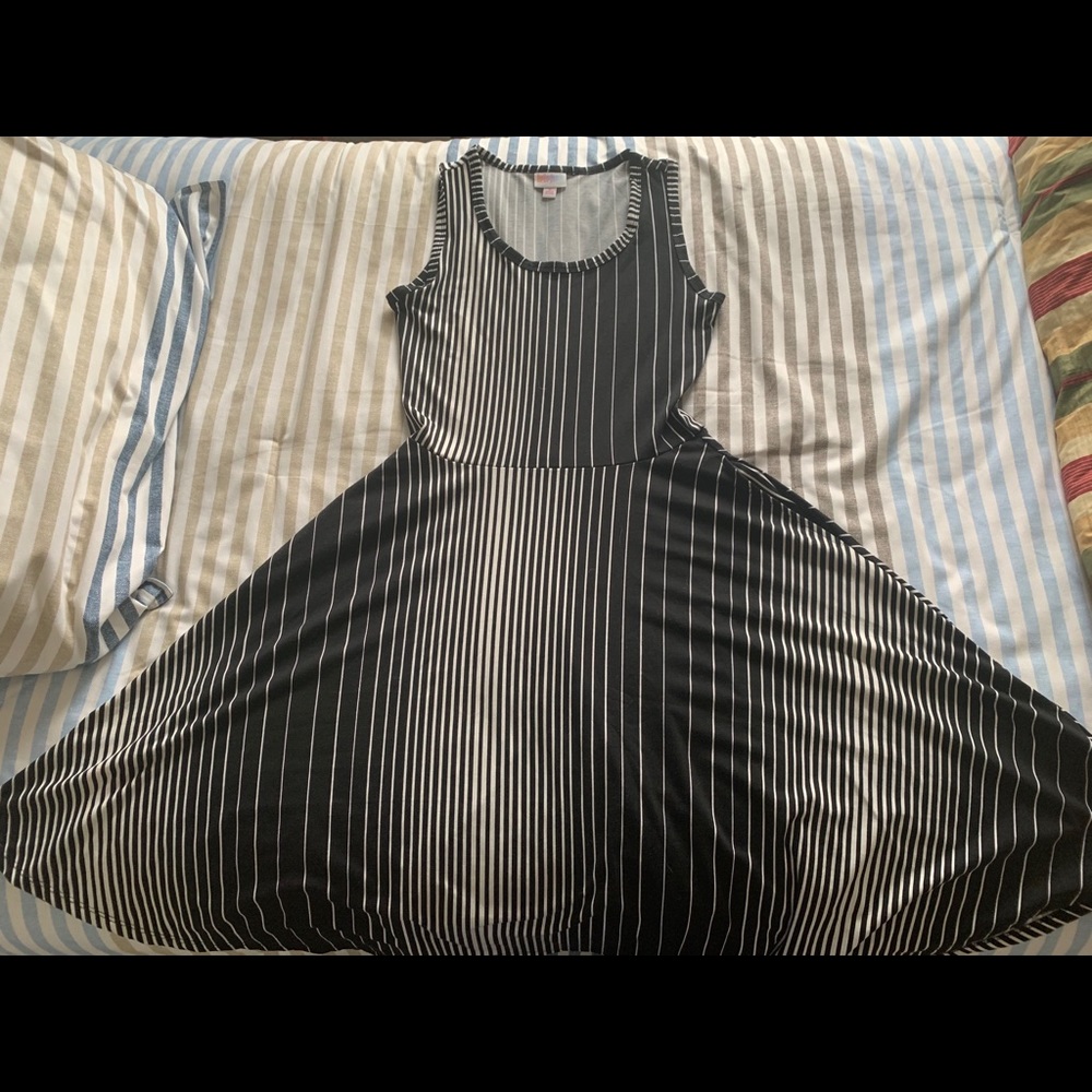 EUC LuLaRoe B&W Striped Nicki Dress